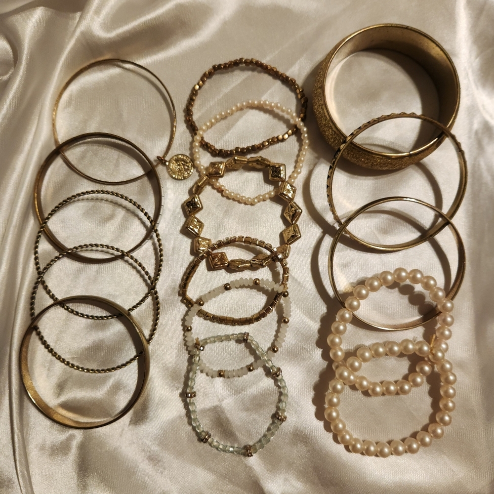 🔥Twenty (20) Random Bracelets Set - Picture 2 of 5